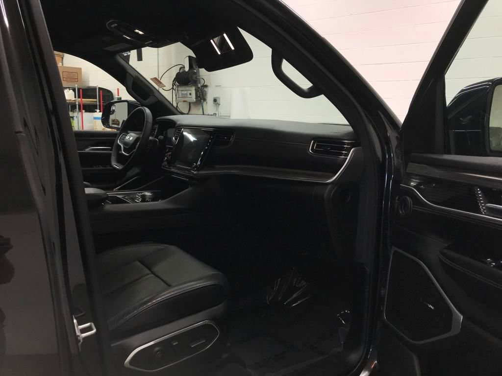 Used 2024 Jeep Wagoneer L Series II w/ Flexible Seating Group image 41