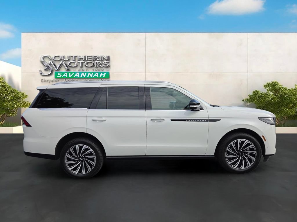 Used 2025 Lincoln Navigator Black Label AWD/4WD image 6