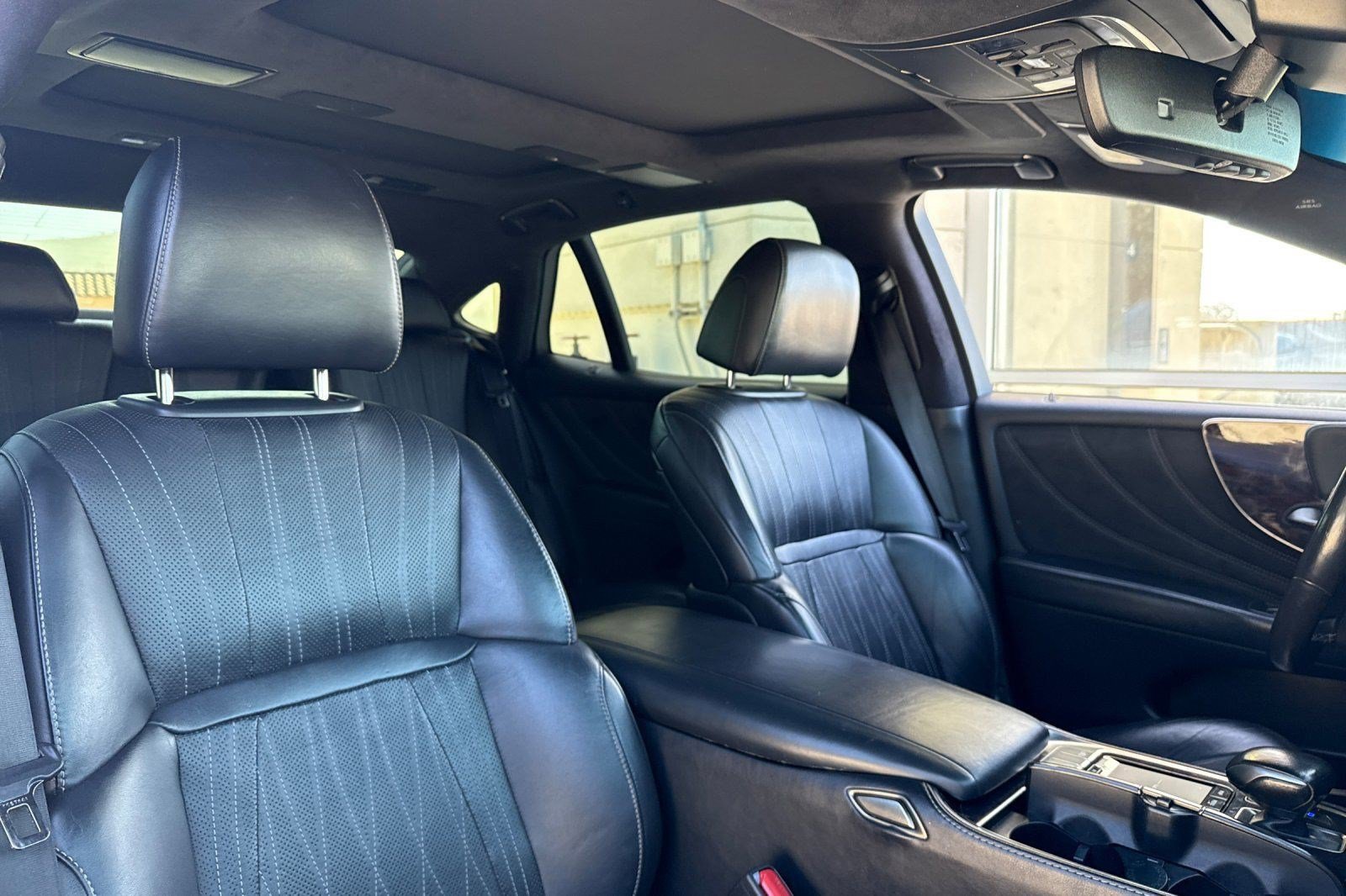 Used 2020 Lexus LS 500 w/ Interior Upgrade Package RWD image 30