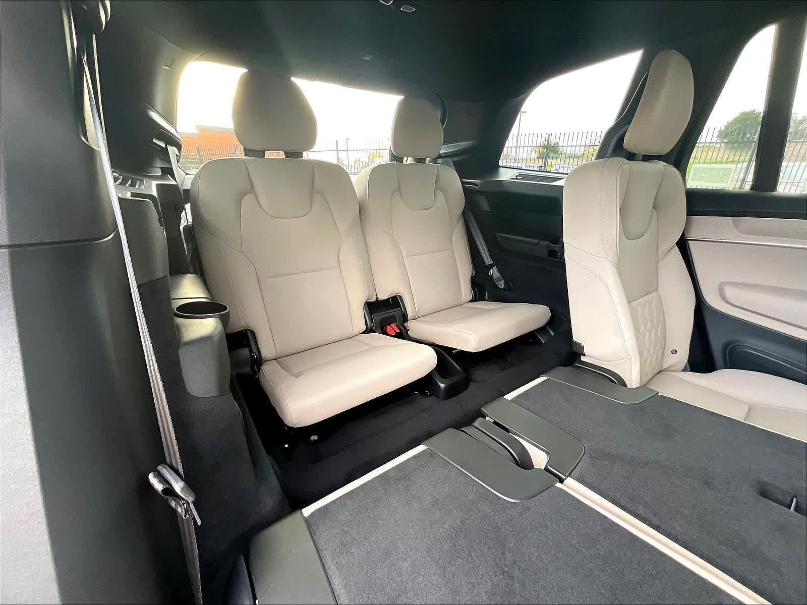 New 2026 Volvo XC90 B5 Plus w/ Protection Package Premier AWD/4WD image 28
