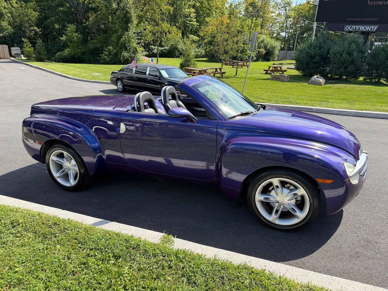 Used 2004 Chevrolet SSR w/ Preferred Equipment Group RWD image 12