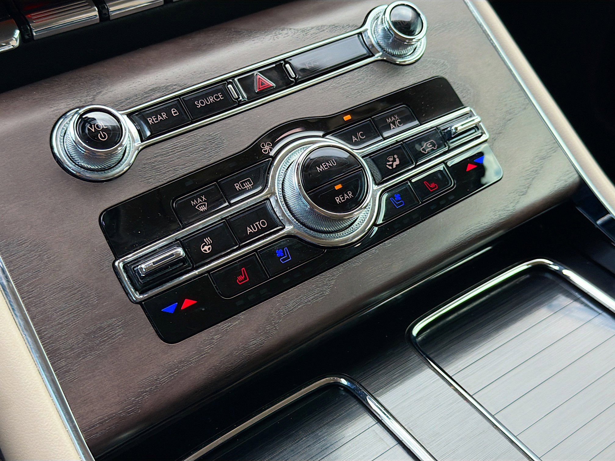 Used 2024 Lincoln Aviator Reserve w/ Equipment Group 201A RWD image 33