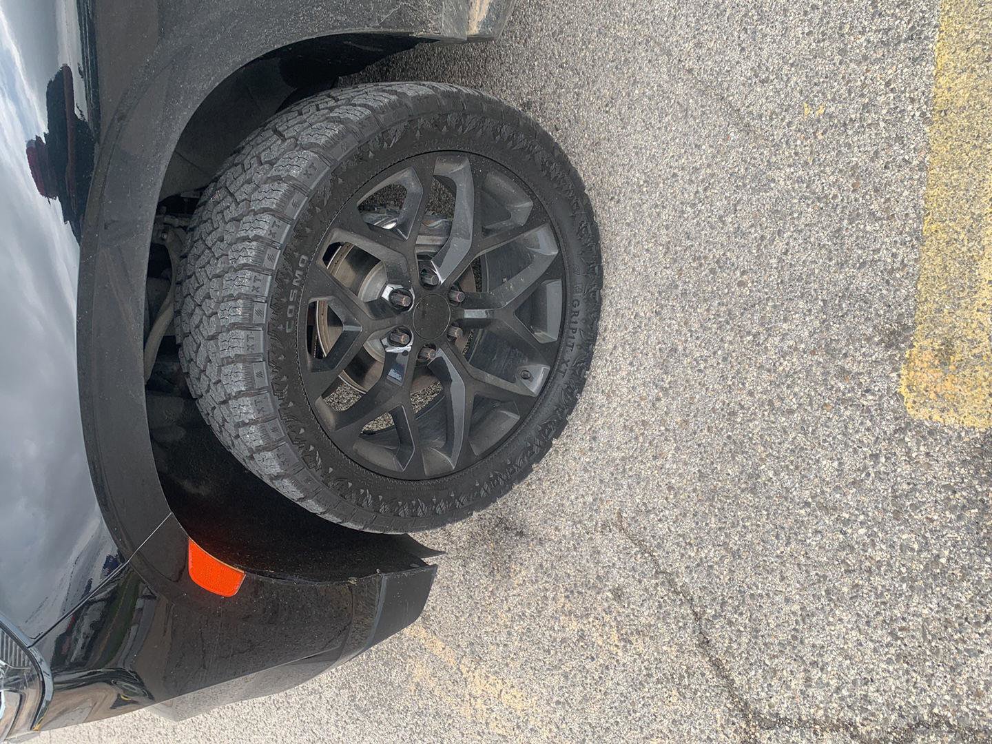 Used 2023 Chevrolet Tahoe Premier AWD/4WD image 4