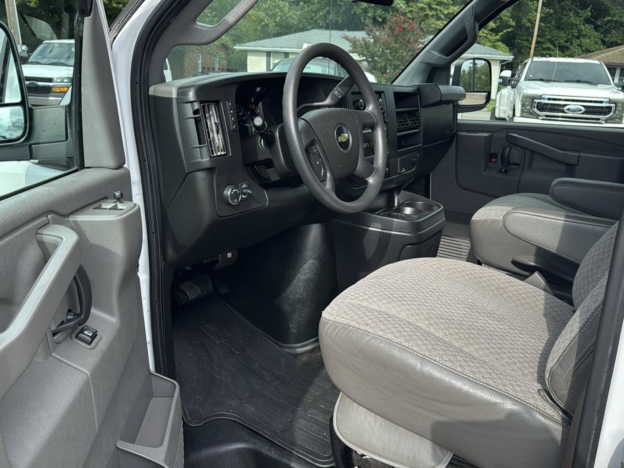 Used 2018 Chevrolet Express 3500 LT w/ LT Preferred Equipment Group RWD image 11