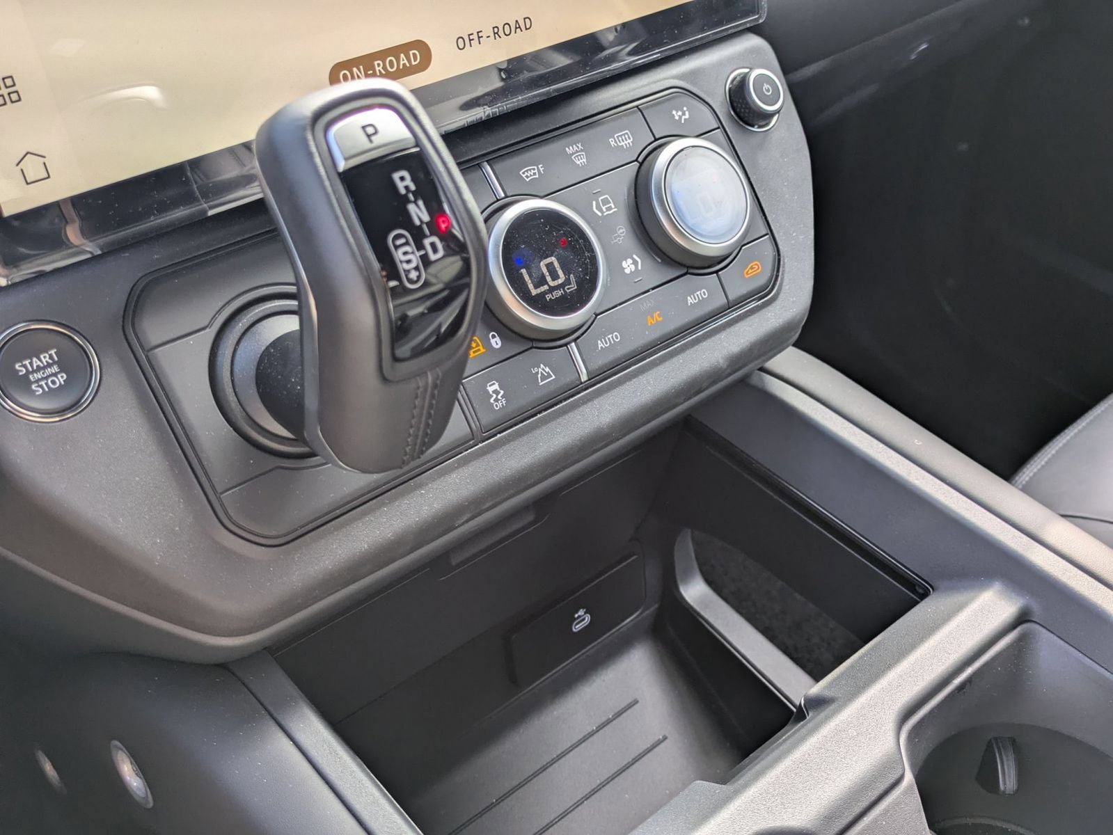 New 2026 Land Rover Defender 110 X-Dynamic SE AWD/4WD image 23
