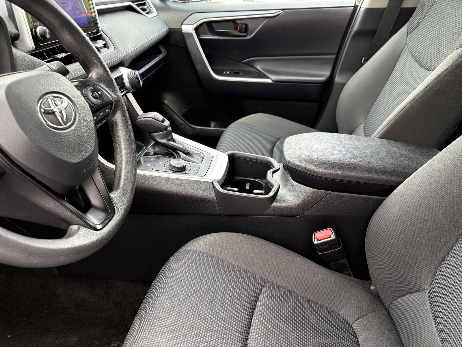 Used 2024 Toyota RAV4 LE AWD/4WD image 11