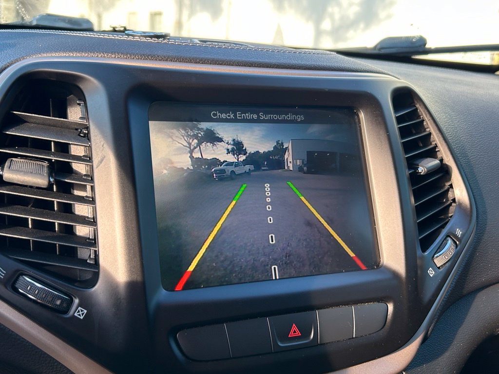 Used 2015 Jeep Cherokee Latitude w/ Comfort/Convenience Group FWD image 12