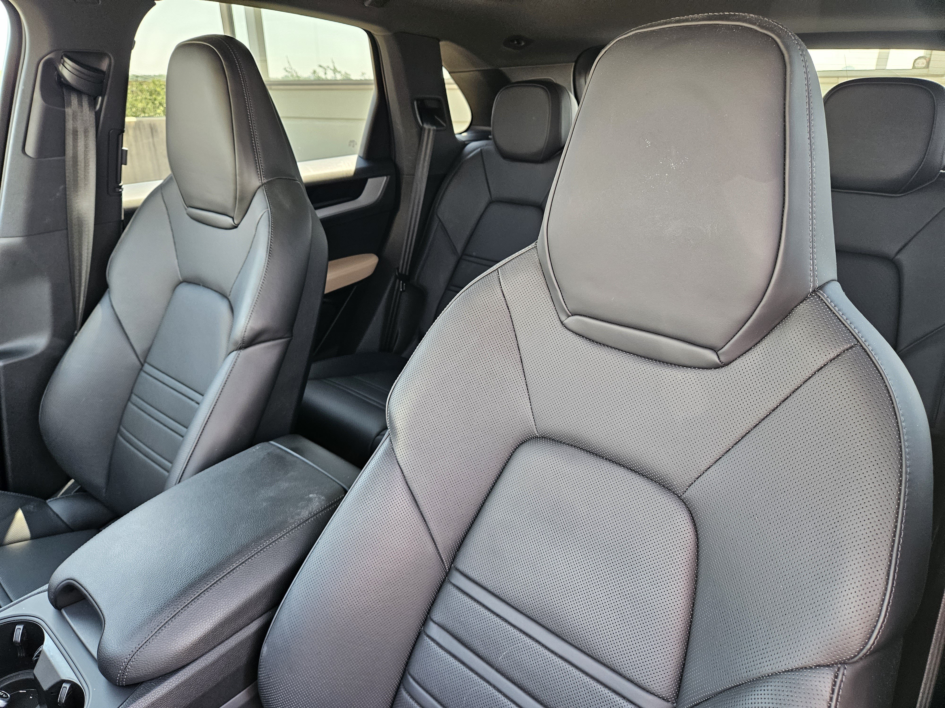 Certified 2024 Porsche Cayenne AWD/4WD image 6