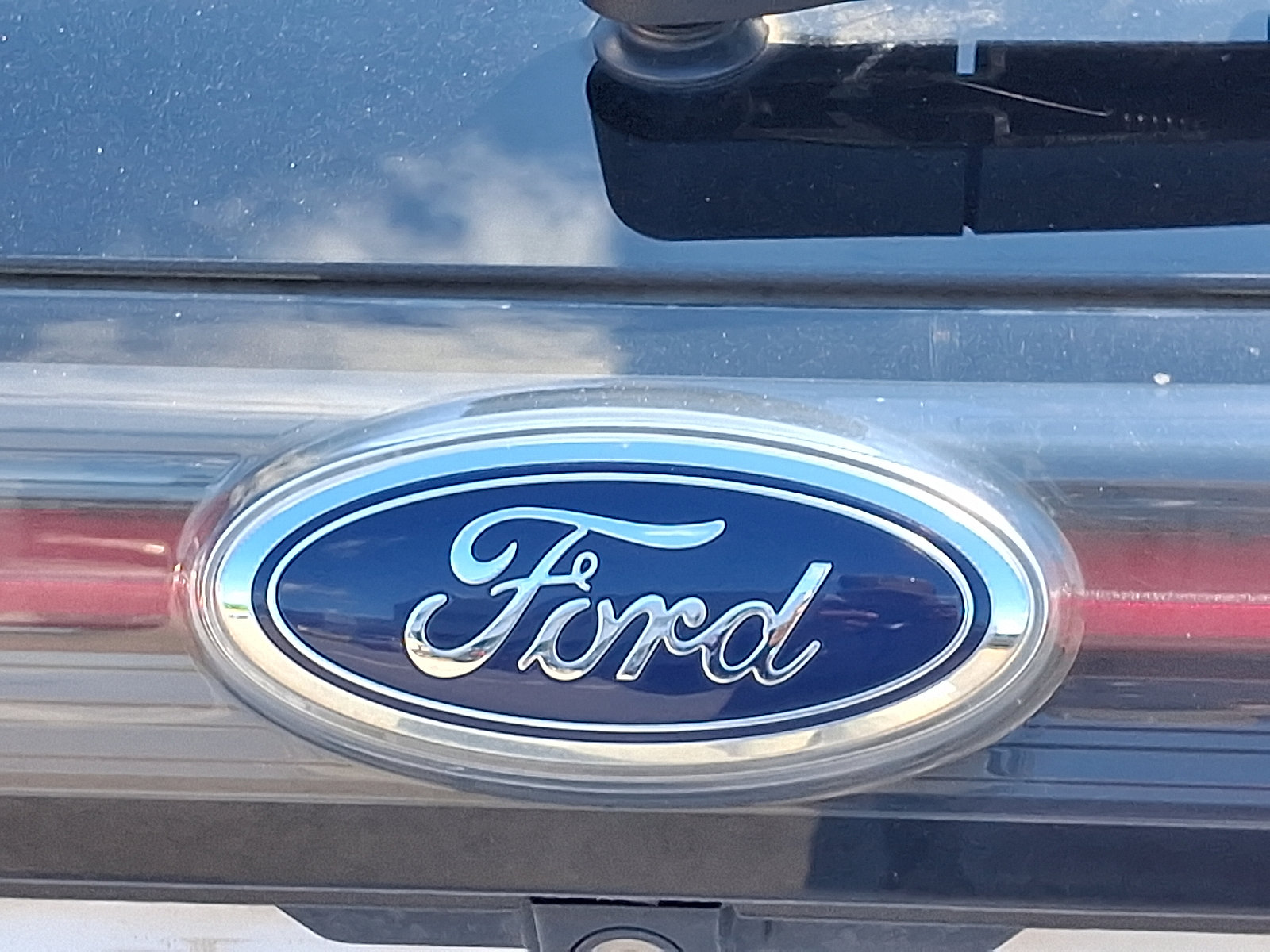 Used 2017 Ford Edge Titanium w/ Technology Package AWD/4WD image 29