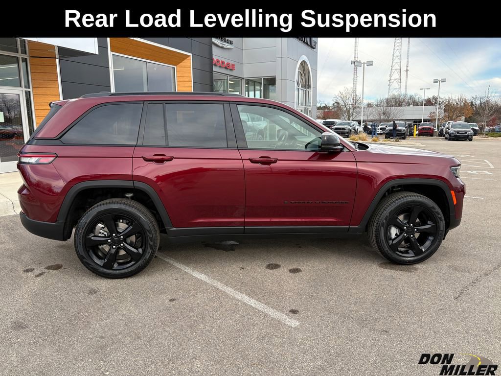 New 2025 Jeep Grand Cherokee Limited w/ Black Appearance Package image 8