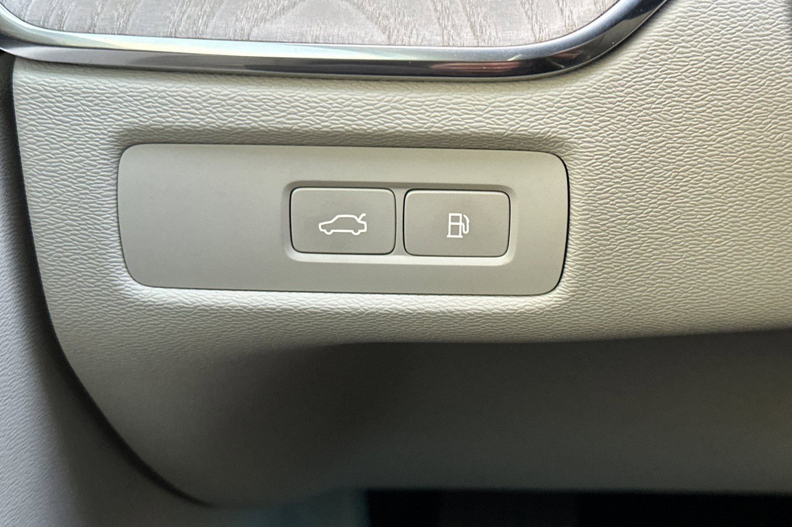 Used 2023 Volvo XC60 T8 Ultimate image 31