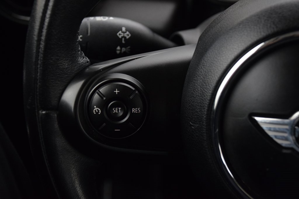 Used 2015 MINI Cooper 4-Door Hardtop image 23