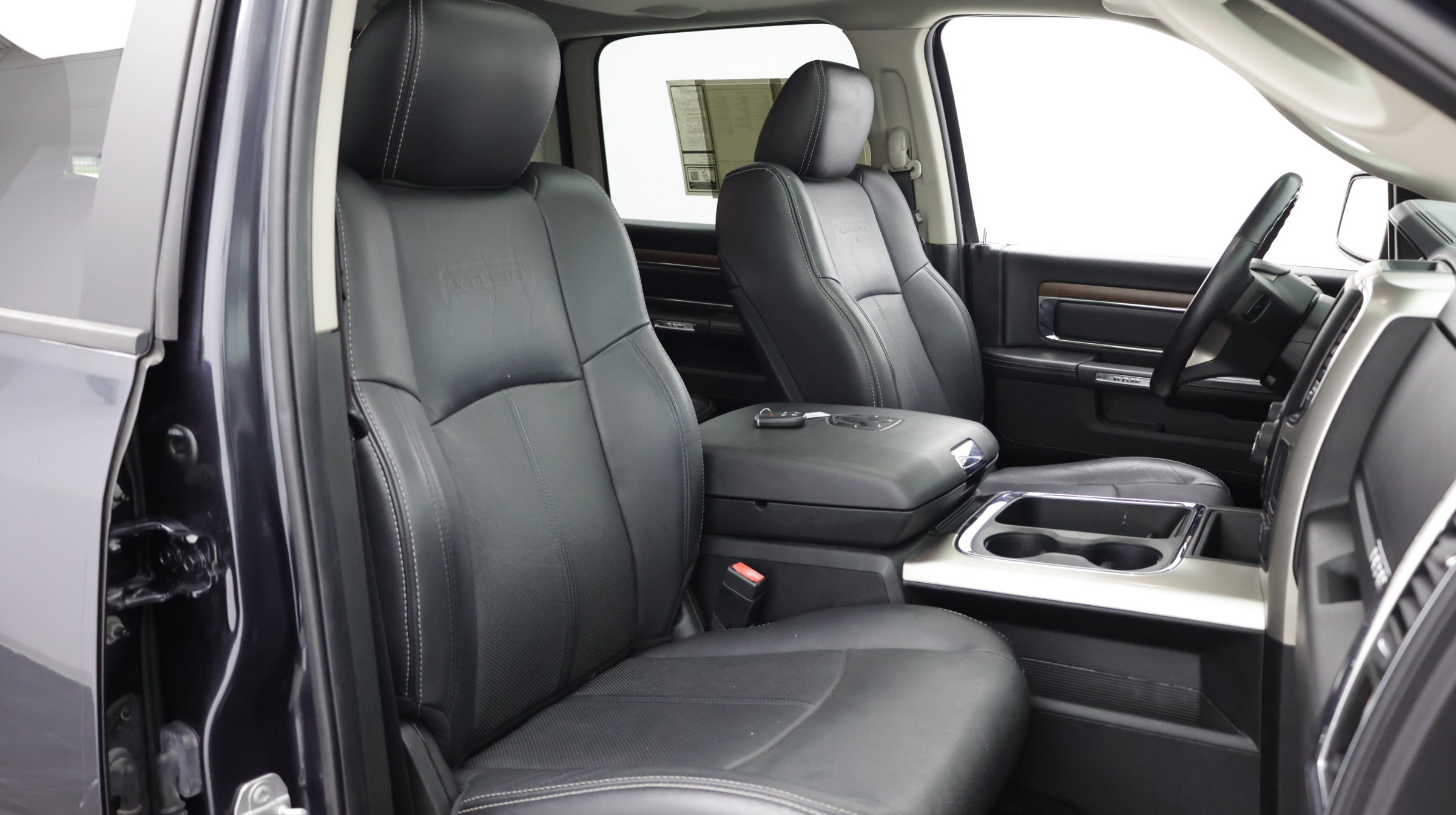 Used 2017 RAM 1500 Laramie w/ Convenience Group AWD/4WD image 46