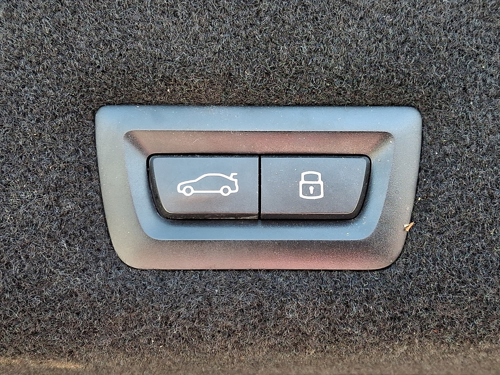 Used 2024 BMW i7 xDrive60 AWD/4WD image 32