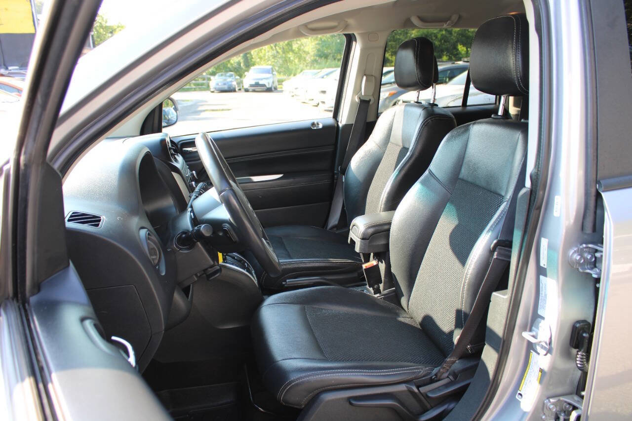 Used 2016 Jeep Compass Latitude image 24