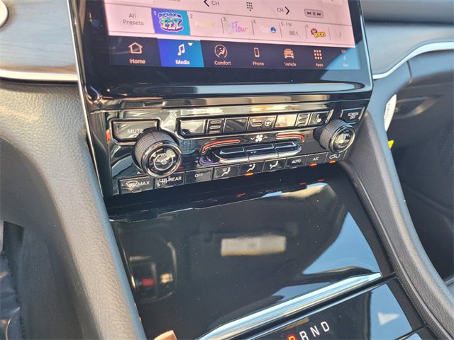 New 2025 Jeep Grand Cherokee Limited image 23