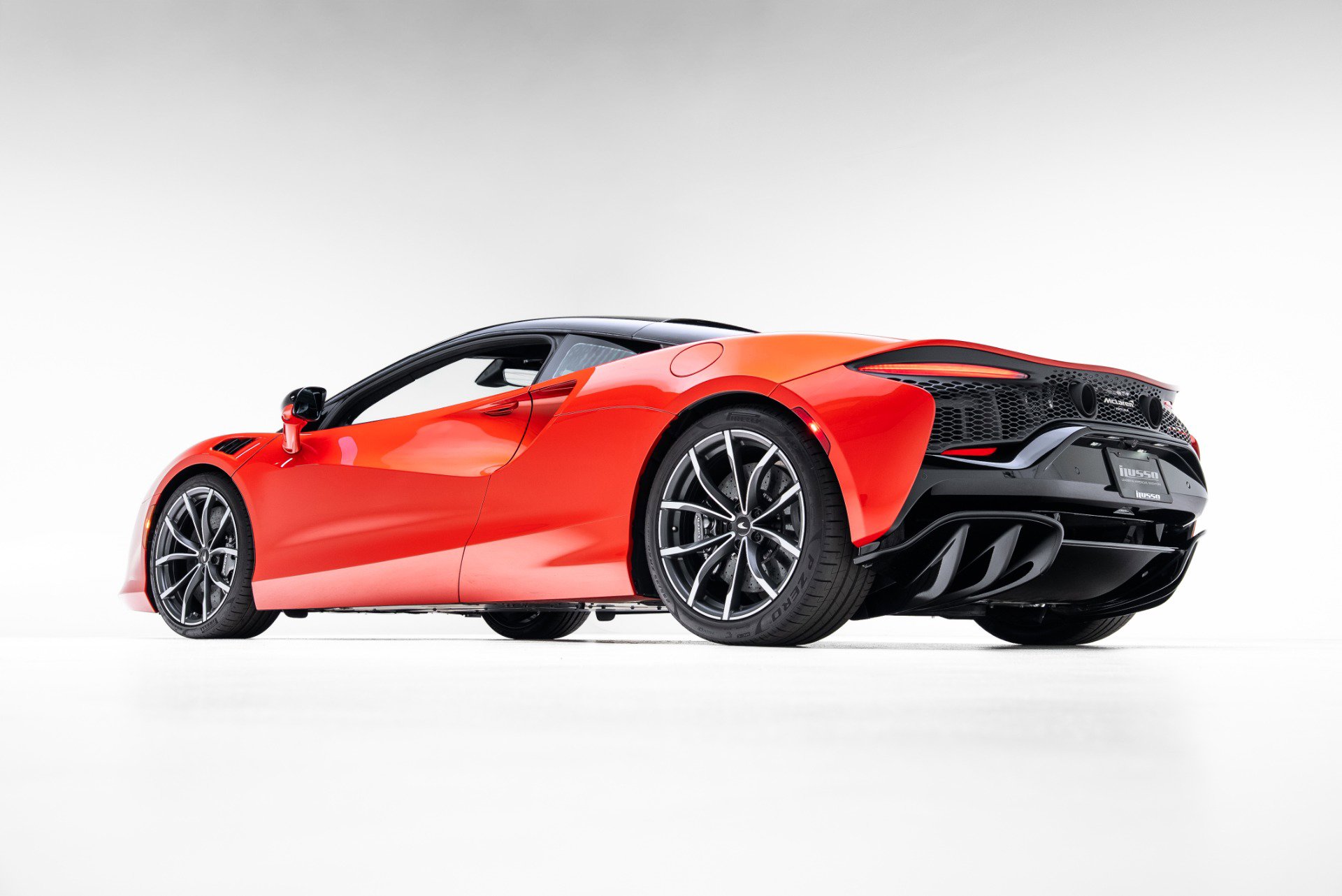 Used 2024 McLaren Artura image 24