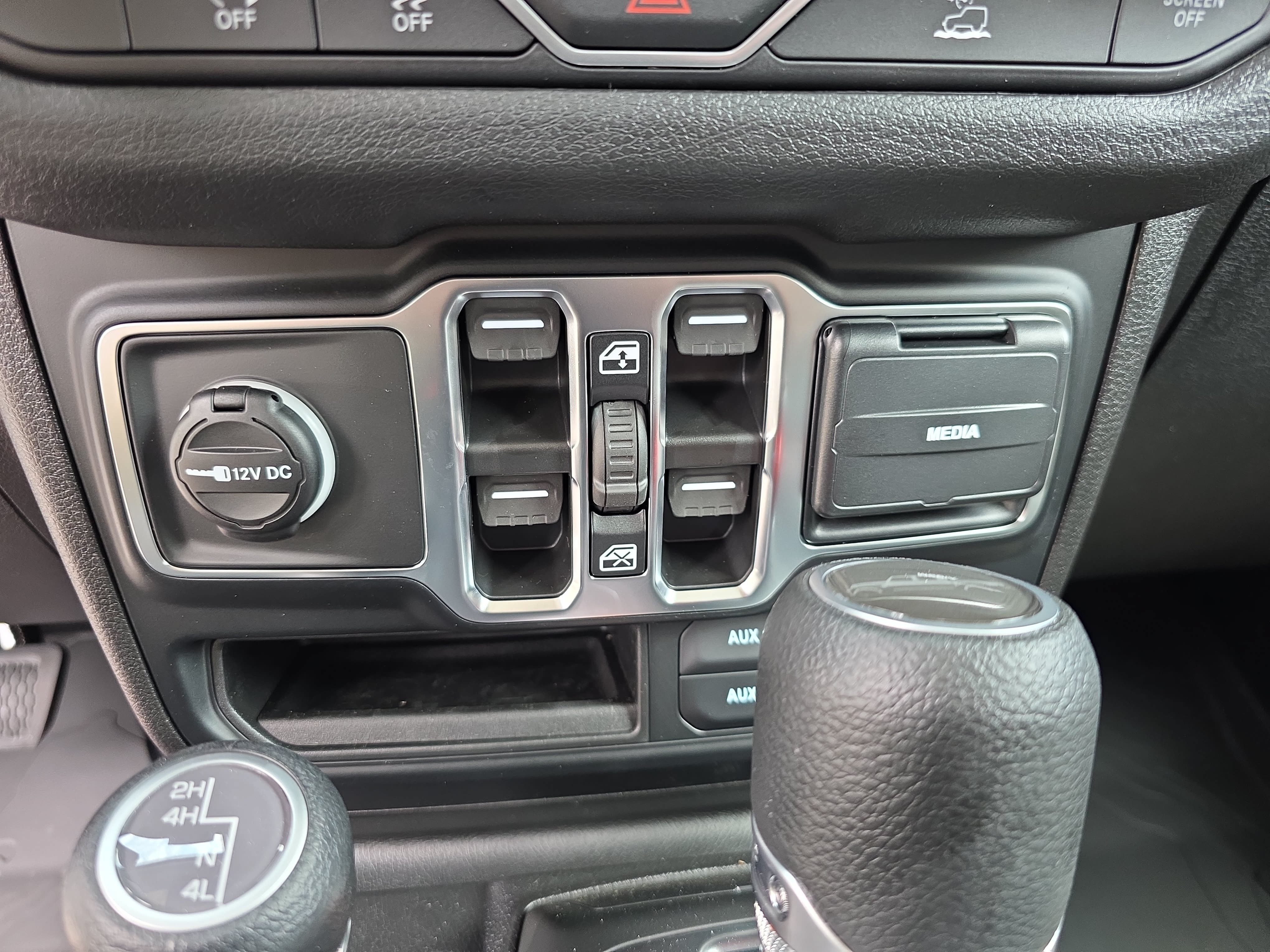New 2026 Jeep Gladiator Sport AWD/4WD image 25