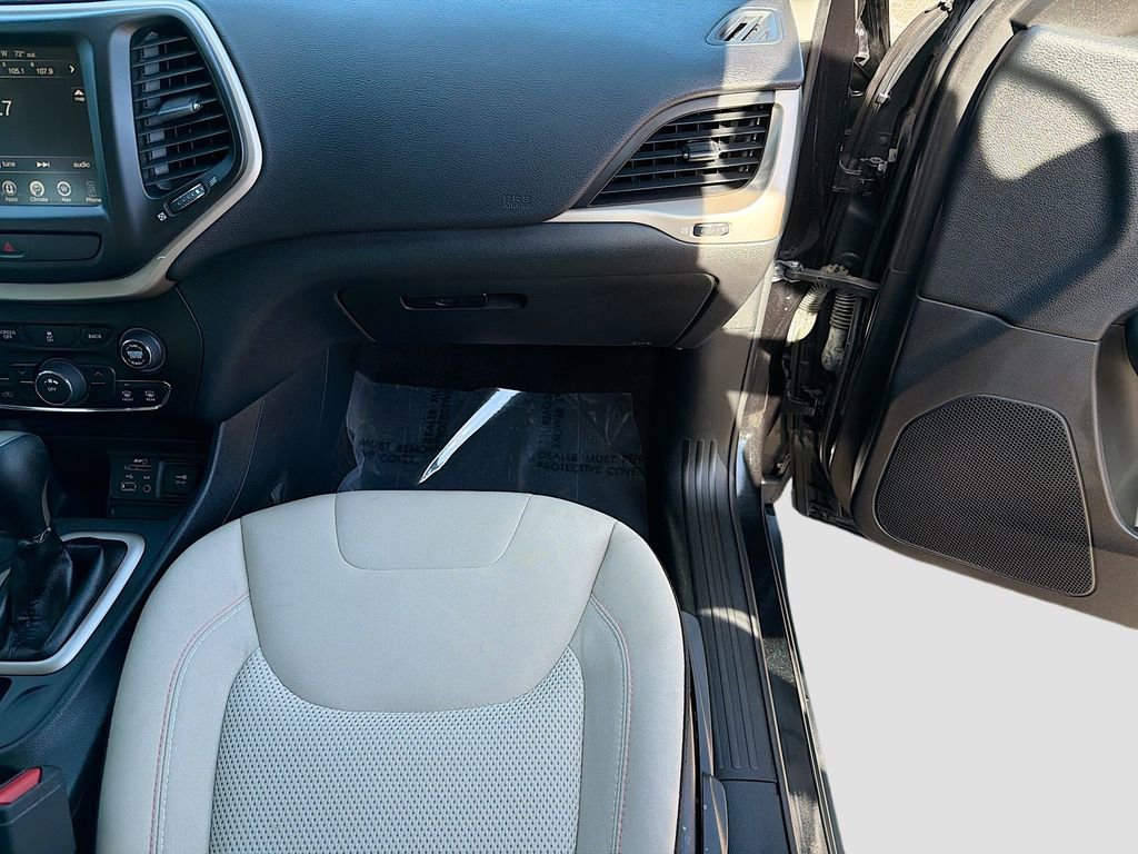 Used 2016 Jeep Cherokee 75th Anniversary image 17