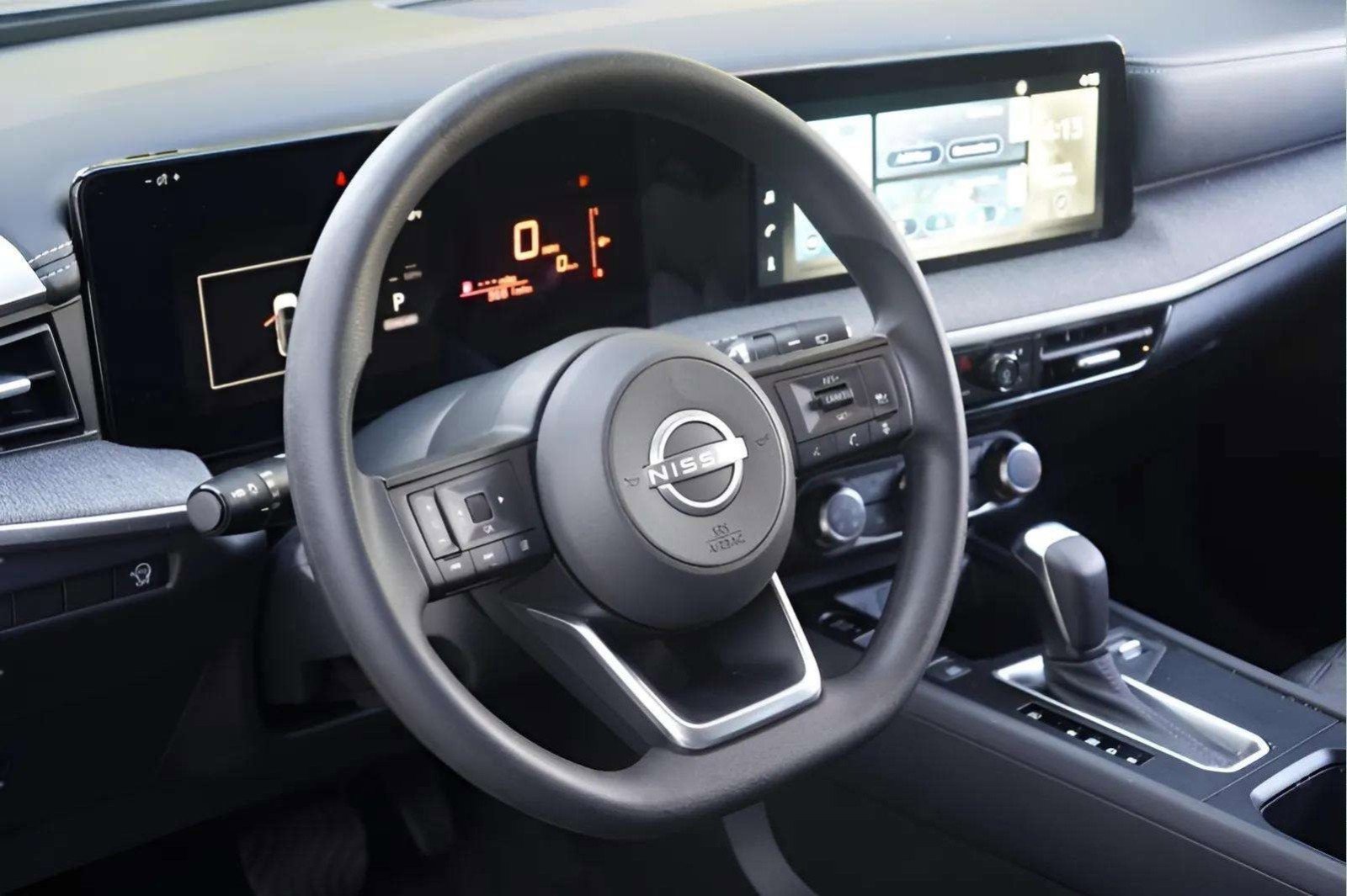 Used 2025 Nissan Kicks SV image 30