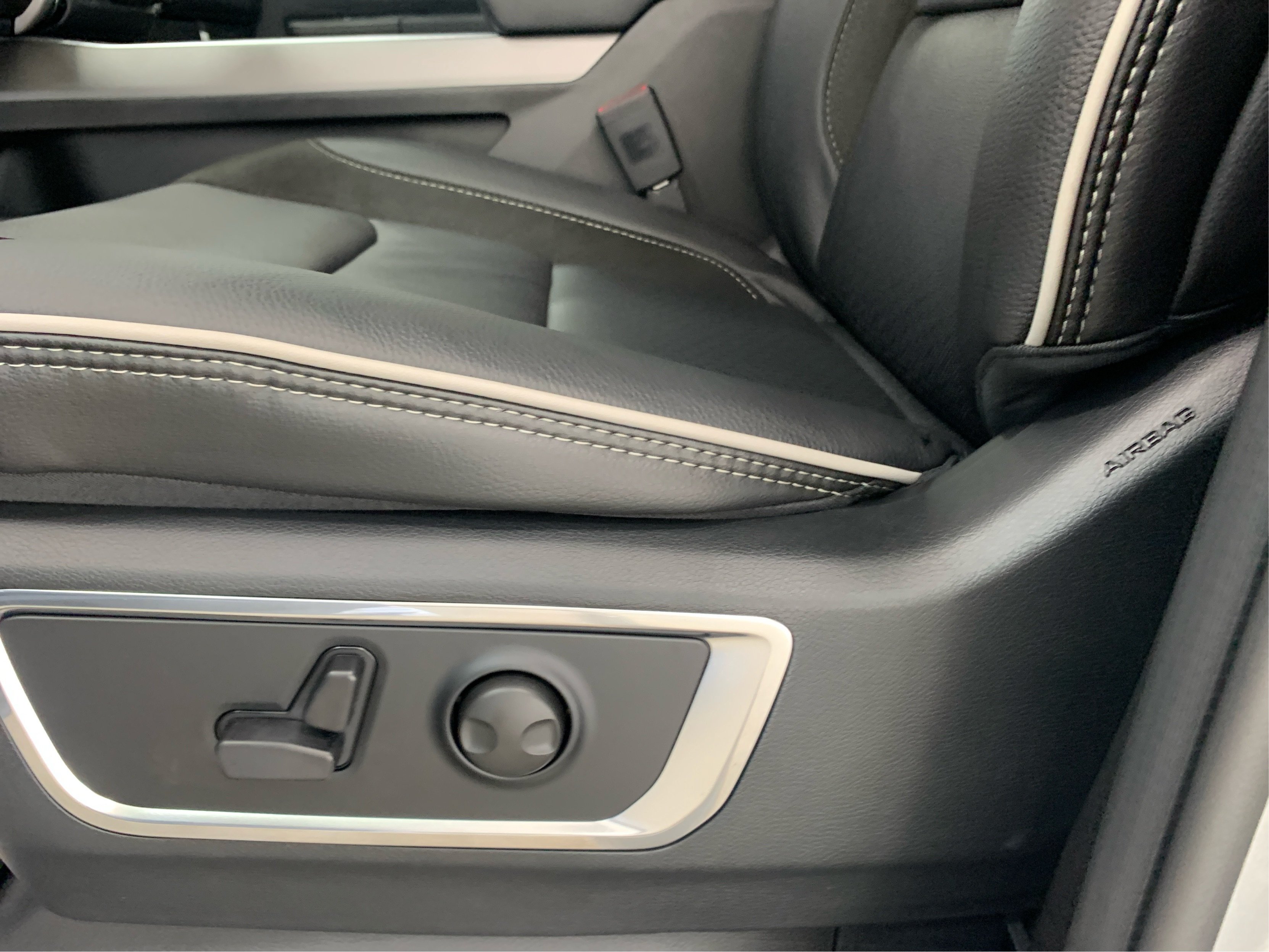 New 2026 RAM 1500 Laramie w/ Sport Appearance Package AWD/4WD image 16