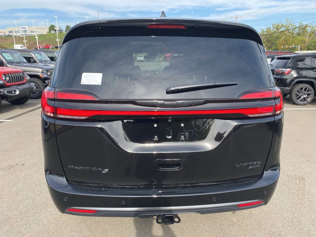 New 2026 Chrysler Pacifica Limited w/ S Appearance Package AWD/4WD image 4