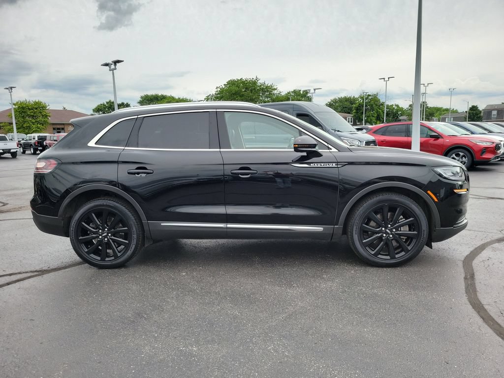 Used 2023 Lincoln Nautilus Reserve w/ Monochromatic Package AWD/4WD image 3