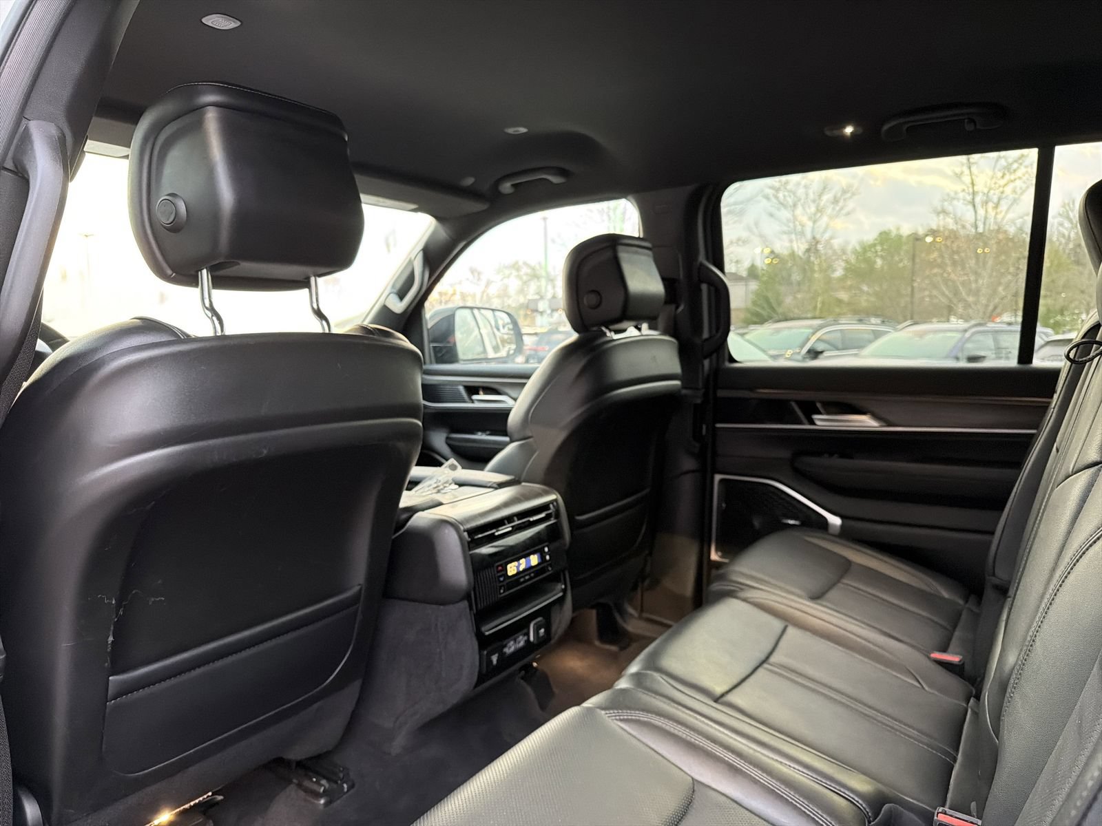 Used 2024 Jeep Wagoneer Series II w/ Flexible Seating Group RWD image 12