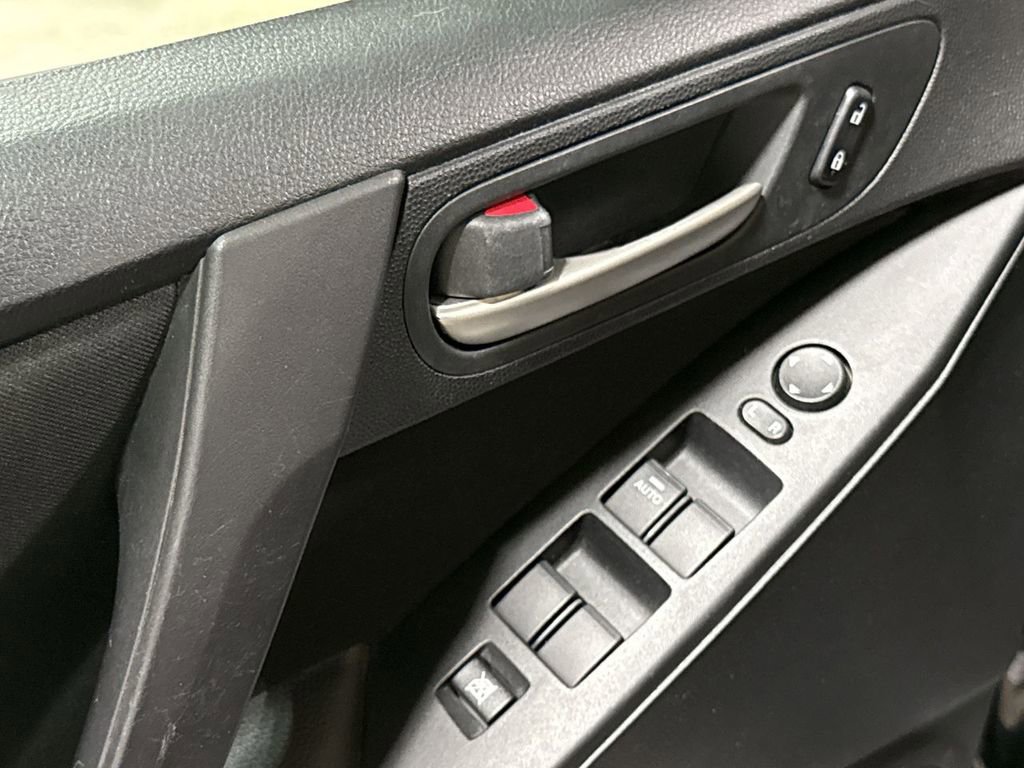 Used 2012 MAZDA MAZDA3 i Touring FWD image 19