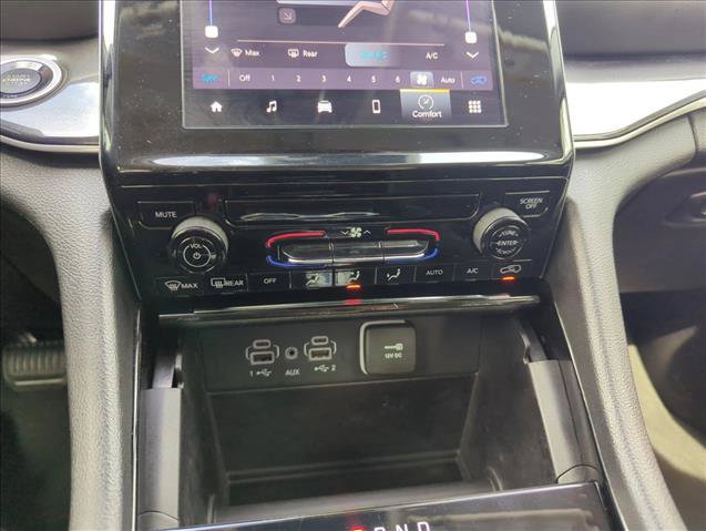 Used 2023 Jeep Grand Cherokee Laredo RWD image 11
