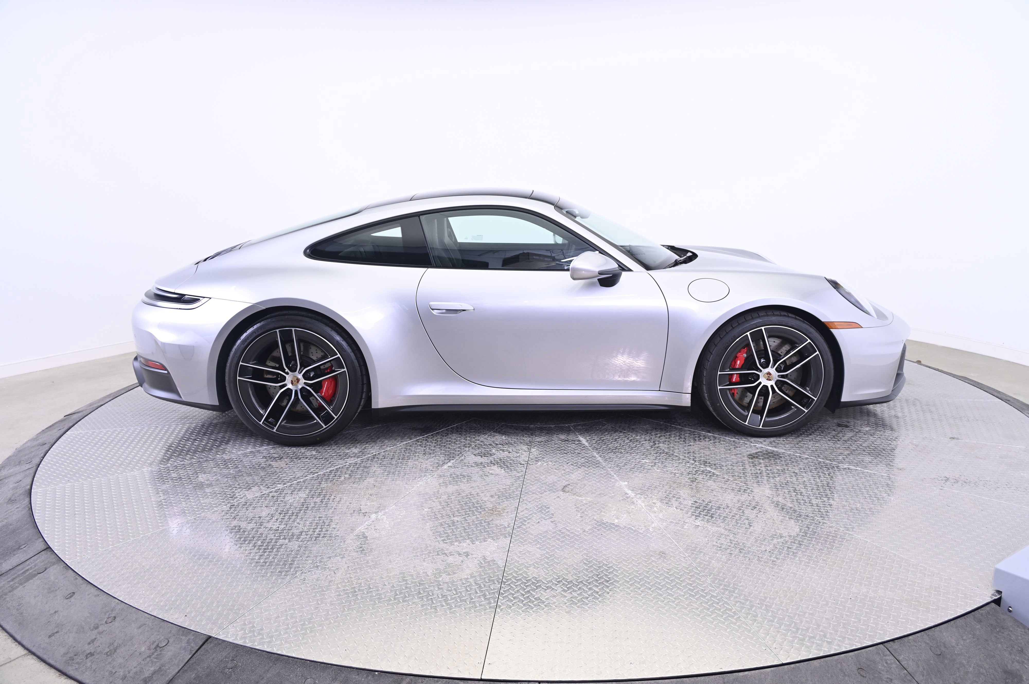 Certified 2025 Porsche 911 Carrera GTS RWD image 8