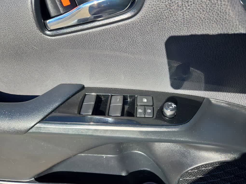 Used 2022 Toyota Prius Prime LE image 18