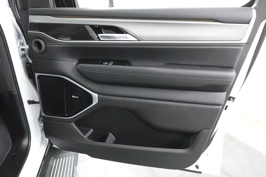 New 2026 Jeep Grand Wagoneer L Limited AWD/4WD image 33