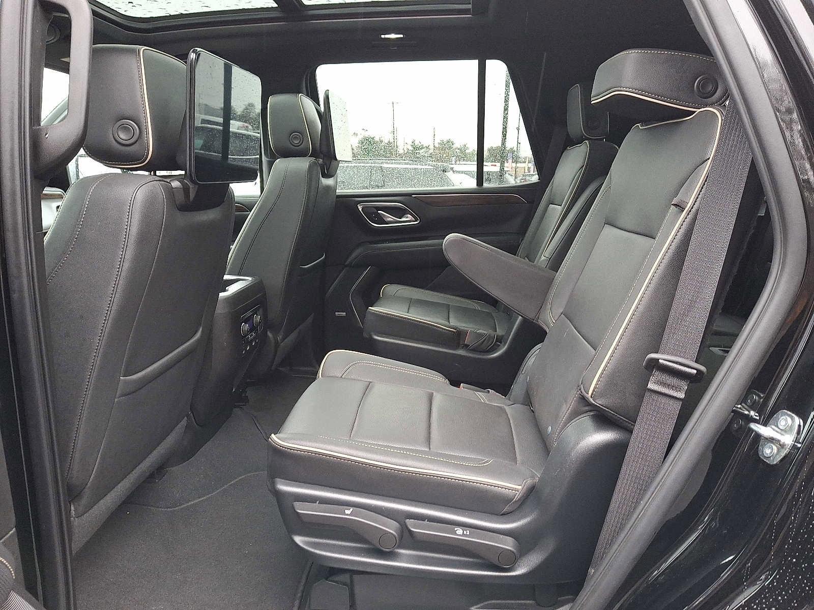 Used 2023 Chevrolet Tahoe Premier w/ Advanced Technology Package image 11