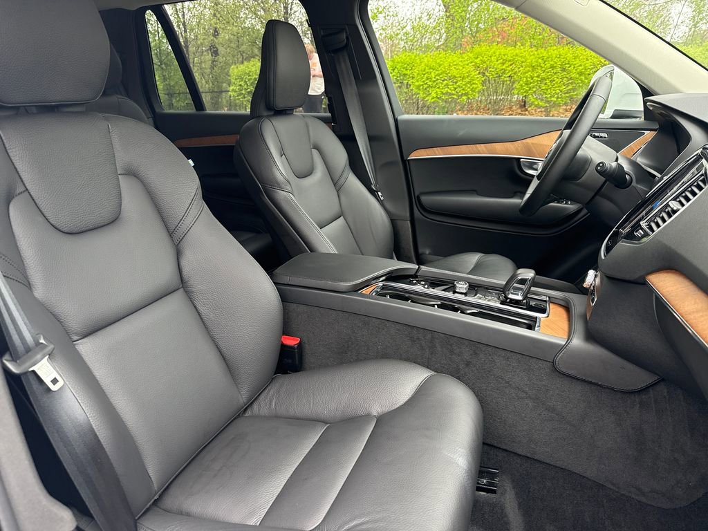 Used 2024 Volvo XC90 B6 Plus w/ Protection Package image 16