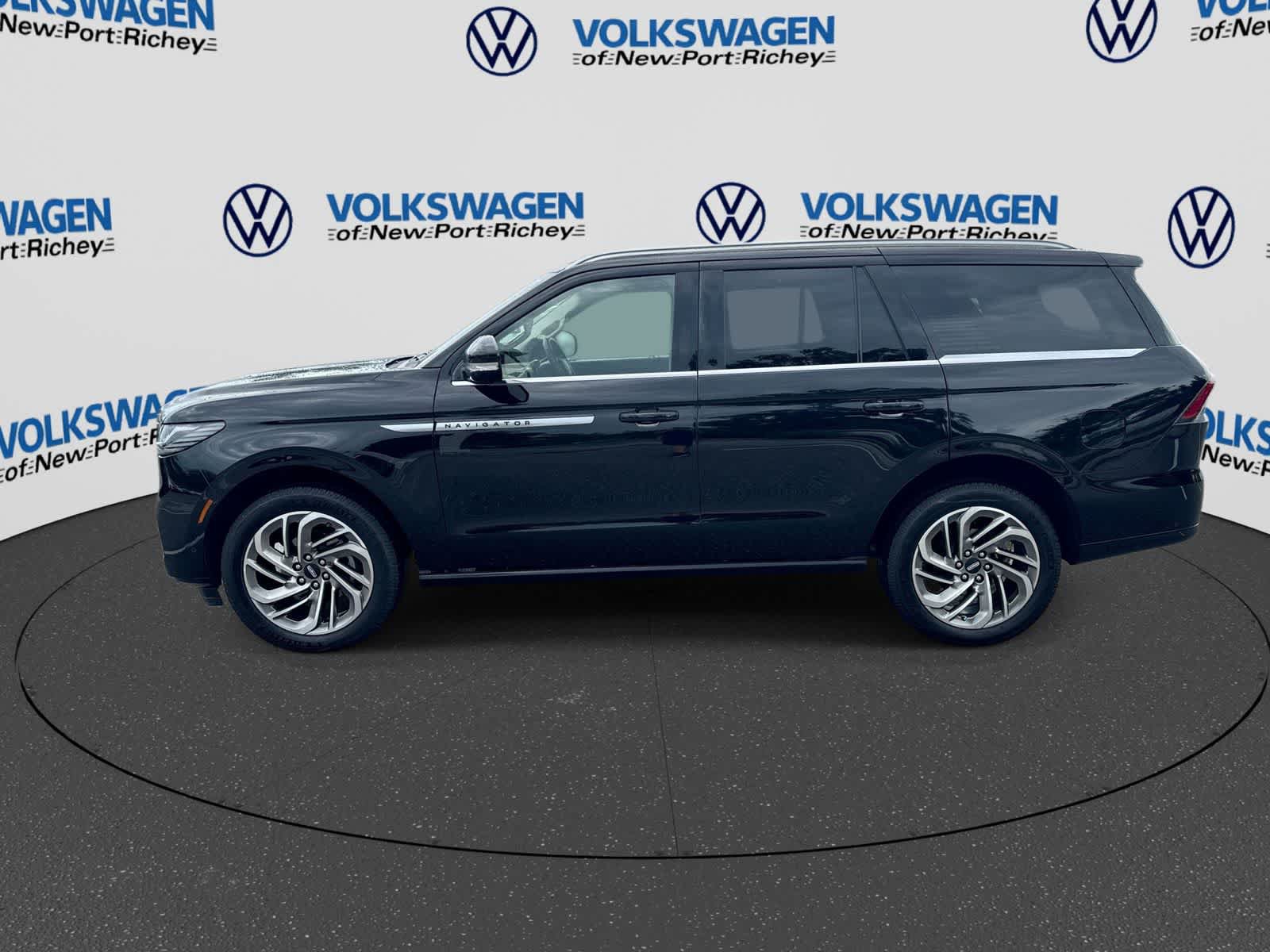 Used 2025 Lincoln Navigator Reserve AWD/4WD image 11