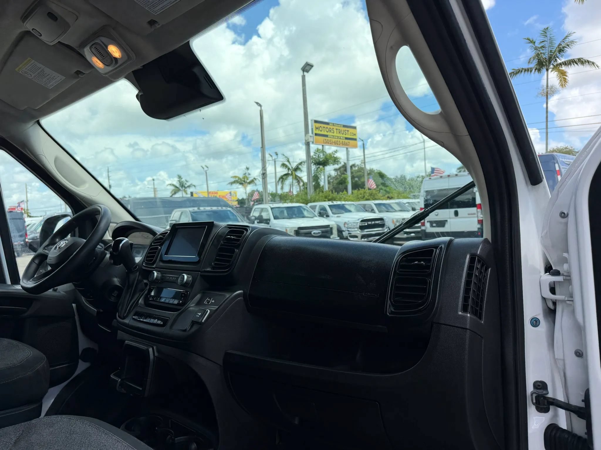 Used 2024 RAM ProMaster 2500 w/ Convenience Group FWD image 16