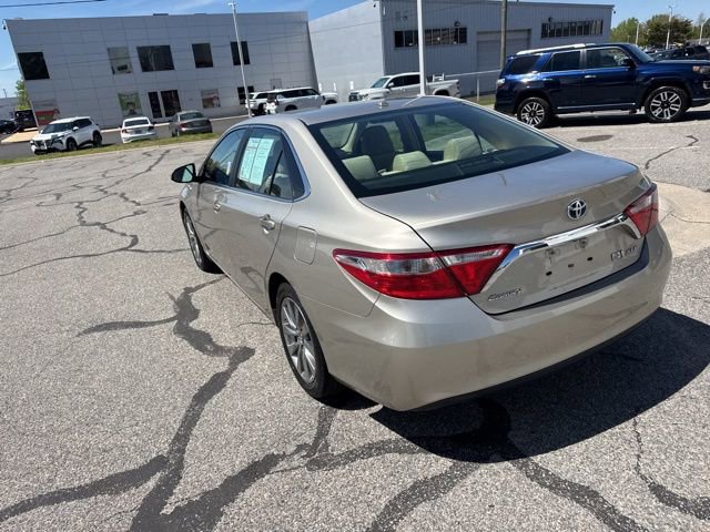 Used 2016 Toyota Camry XLE w/ Moonroof Package image 9