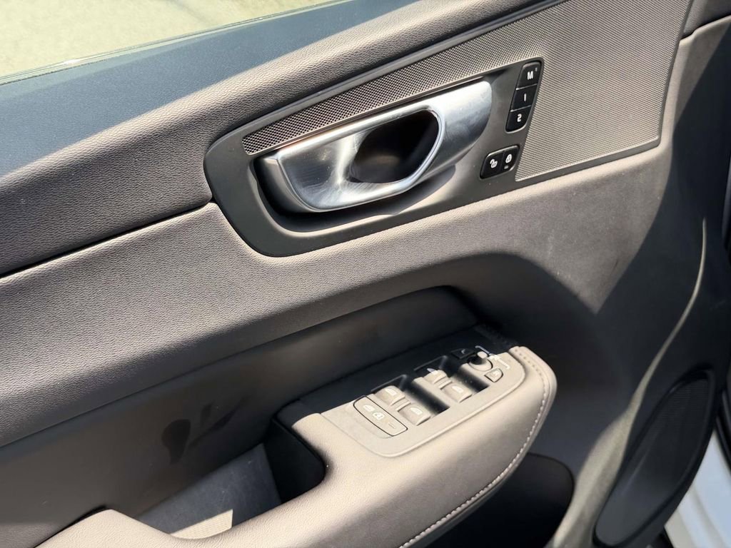 Used 2024 Volvo XC60 B5 Plus w/ Climate Package image 18