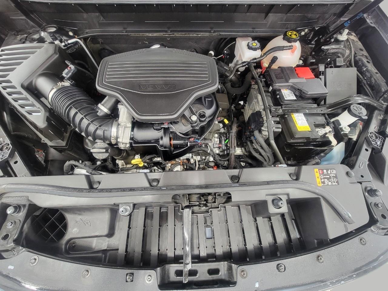 Used 2023 GMC Acadia SLT w/ Elevation Edition image 8