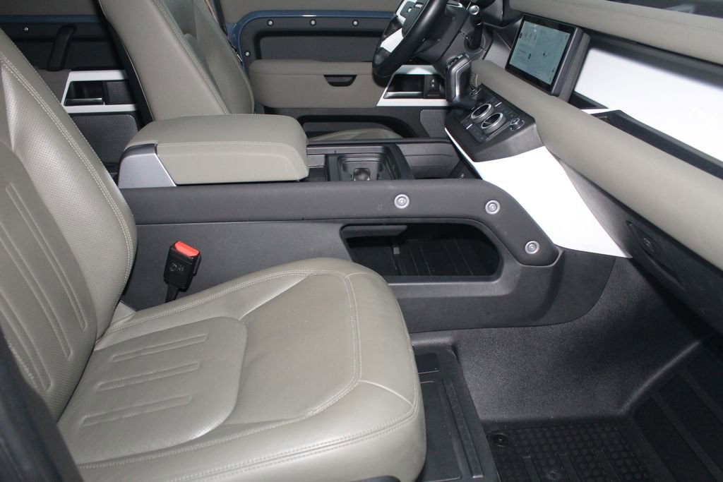 Used 2022 Land Rover Defender 110 SE AWD/4WD image 3
