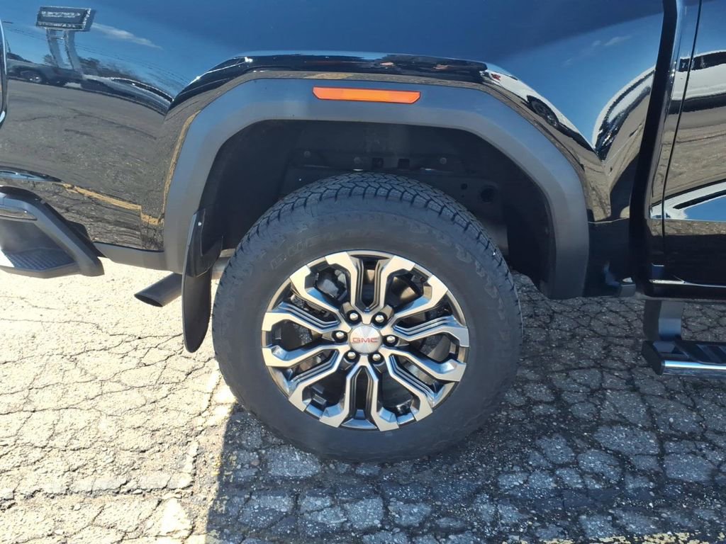 Used 2024 GMC Canyon Denali image 26