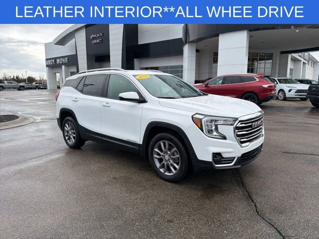 Used 2024 GMC Terrain SLT image 2