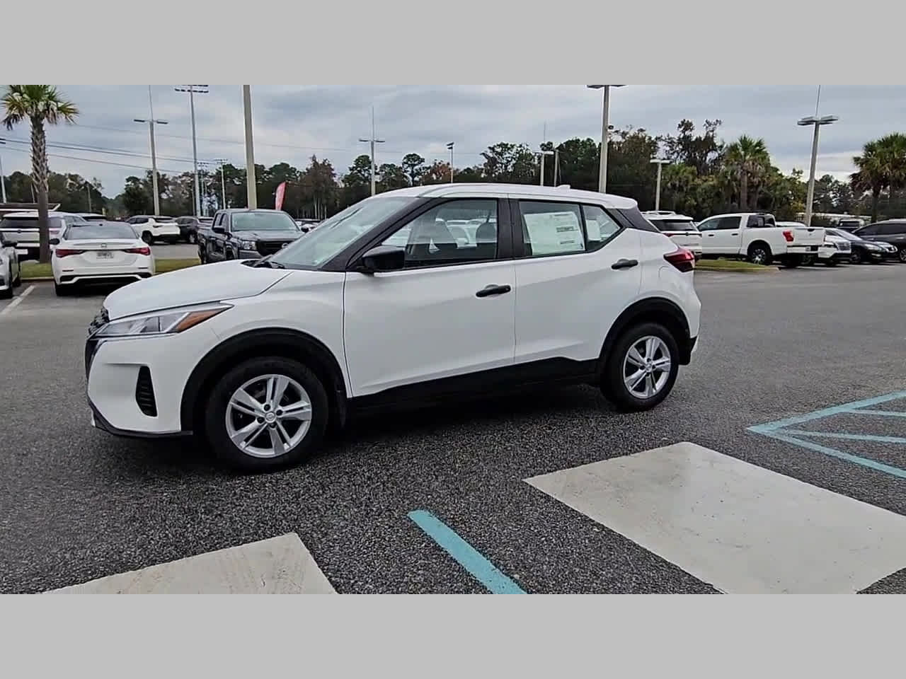 New 2025 Nissan Kicks Play S image 26