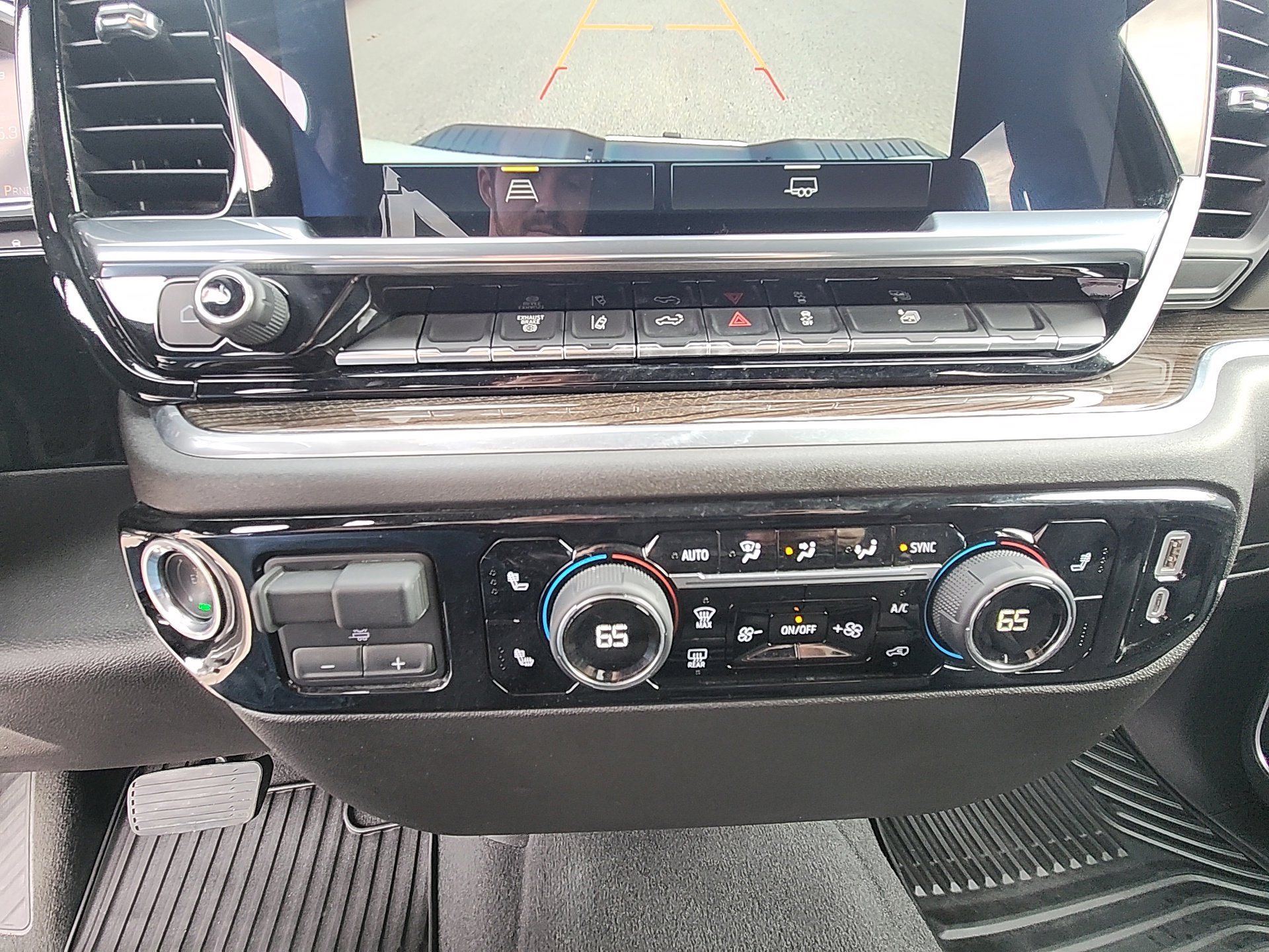 Used 2025 Chevrolet Silverado 2500 LT w/ Convenience Package image 24