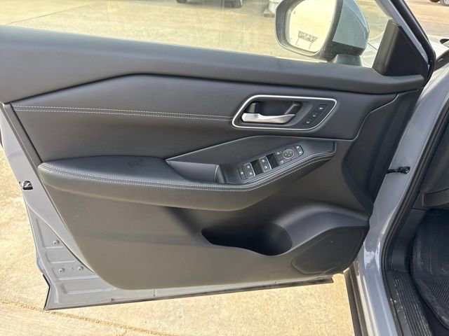 Used 2025 Nissan Rogue Platinum image 11