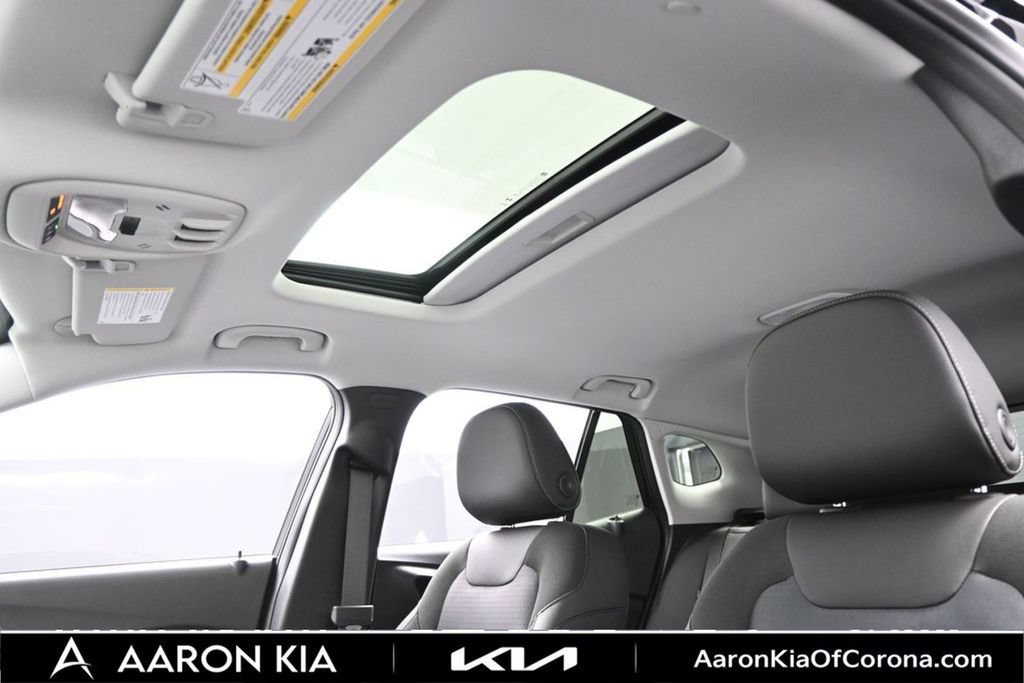 Used 2026 Chevrolet Trax LT w/ Sunroof Package FWD image 33