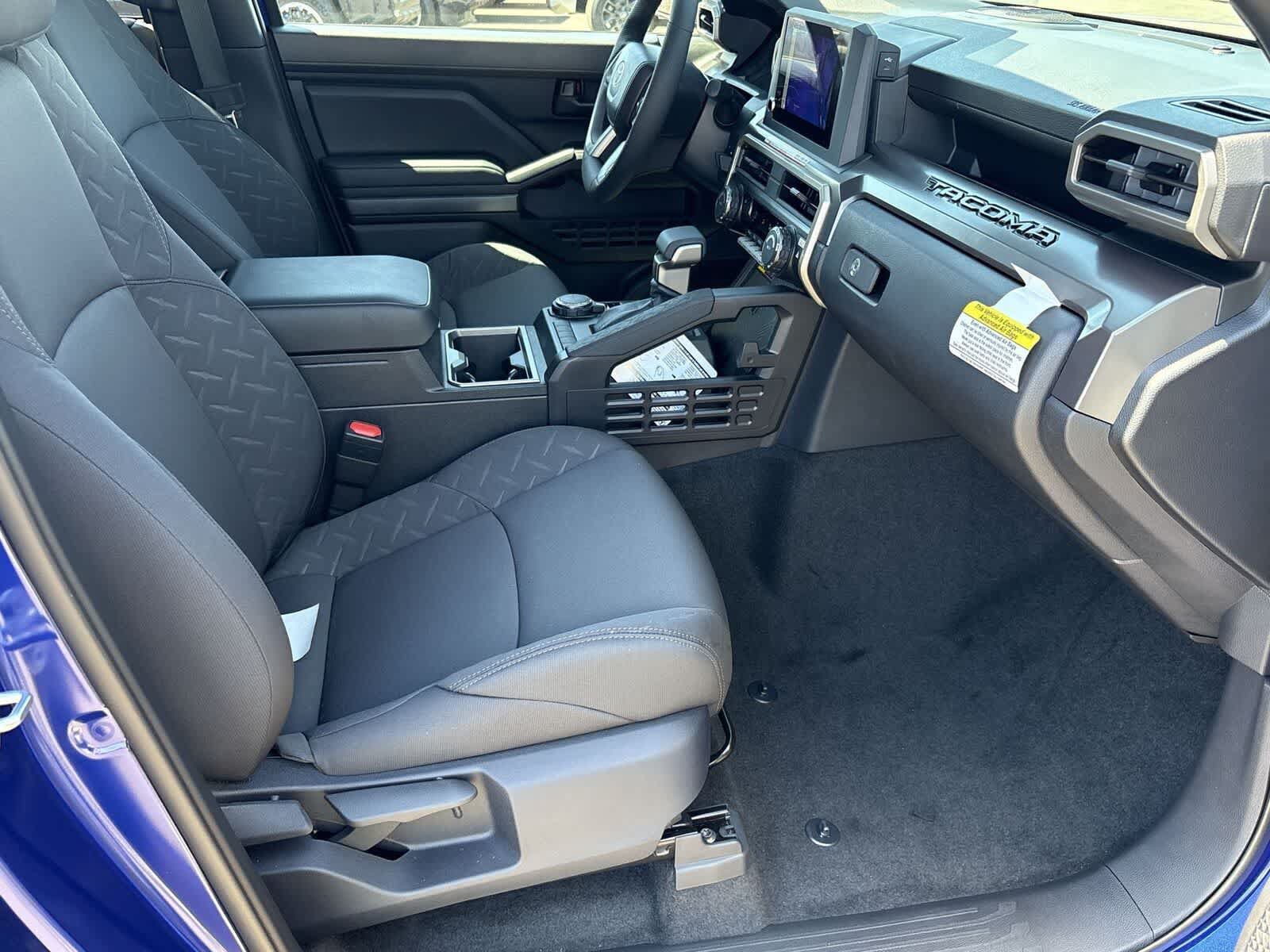 Used 2025 Toyota Tacoma SR5 AWD/4WD image 12