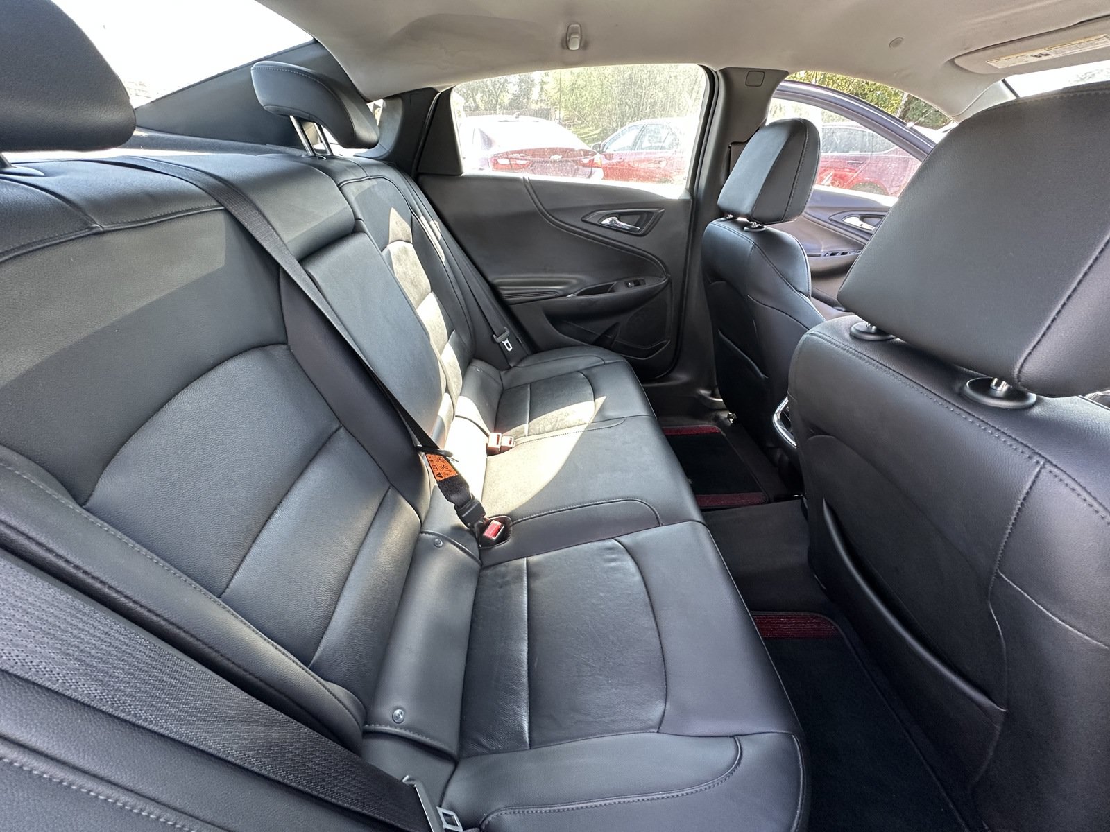 Used 2018 Chevrolet Malibu LT w/ Leather Package FWD image 3