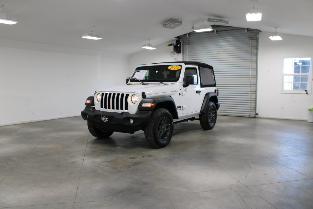 Used 2024 Jeep Wrangler Sport AWD/4WD image 4